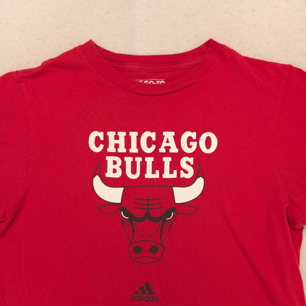 Adidas Chicago Bulls Graphic Basketball T-Shirt Adult Mens Size Small S Red